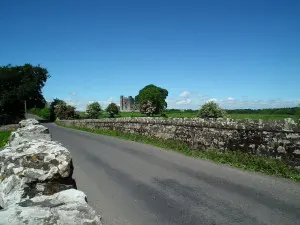 Bectiv_Abbey_z_kamiennego_mostu