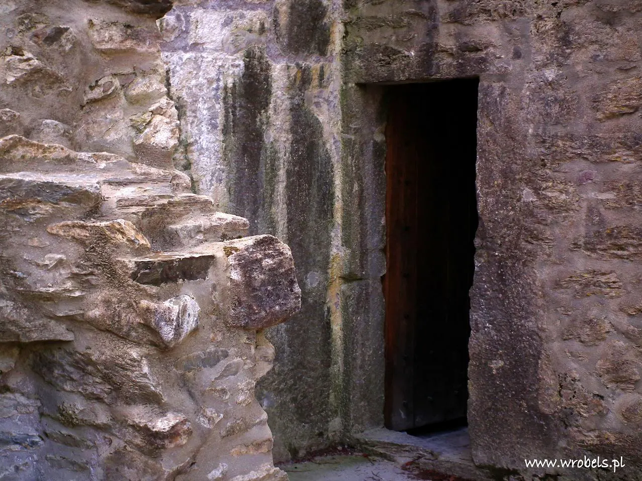 Dark Entrance, Muckross