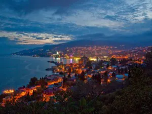 Wieczorna panorama Nocna panorama Jałty / fot. nationalgeographic.com